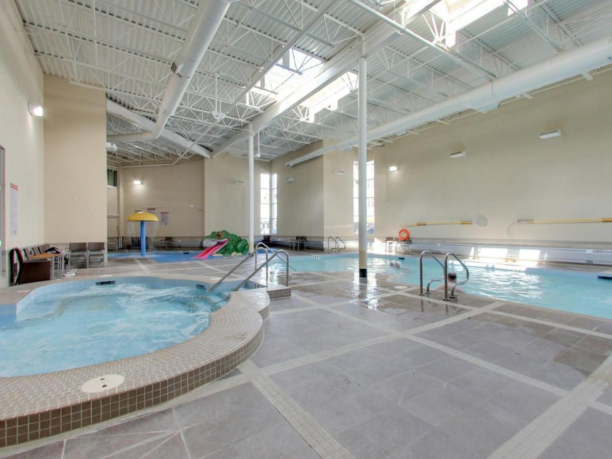 Mountain Fun - With Open Pool And Hot Tub Apartman Canmore Kültér fotó